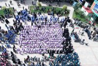 گزارش تصویری | همخوانی هزار نفری آهنگ “سلام فرمانده ” توسط دانش آموزان تالش