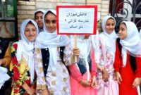 گزارش تصویری | حضور دانش آموزان با لباس محلی در راهپیمایی روز ۱۳ آبان در بخش اسالم