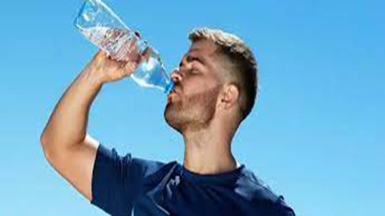اهمیت آب آشامیدنی و سایر نوشیدنی های سالم تر